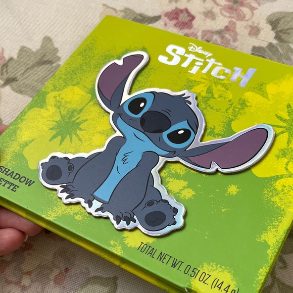 NEW! Stitch Eyeshadow Palette - Picture 9 of 16